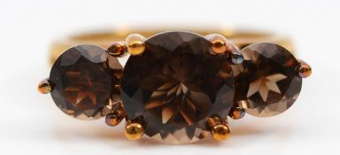 A 9ct gold smokey quartz three stone ring, Birmingham 2007, N, 3.7g