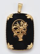An 18K gold mounted onyx pendant, with applied basket of flowers, 52mm overall, 17.7gm.