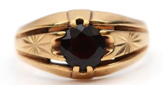 A 9ct gold garnet ring, Birmingham 1972, W, 5.9g