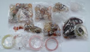 A collection of agate and gemstone jewellery, to include rings, bracelets and beads, 1.5kg