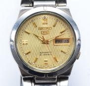 Seiko 5, a stainless steel automatic day date gentleman's wristwatch, ref. 4227-00E0, 21 jewel