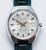 Seiko 'Space Style', a stainless steel manual wind date gentleman's wristwatch, silvered dial with