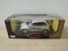 Motor Max 1:18 scale Die-cast, 73100 Chrysler GT Cruiser in original window box (1)