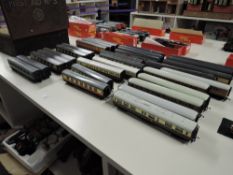 Hornby Hornby Dublo, Bachmann and similar 00 Gauge Coaches, Hornby Pullman x5, Southern x2, Hornby/