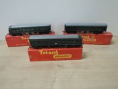 Tri-ang 00 gauge R157/158 BR Green Power Car M79079, Dummy Car M79632 and Carriage M59120, all in