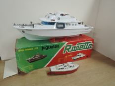 Model Boats, Ranetta plastic Yate Cristina with motor inside, battery operated in original box,