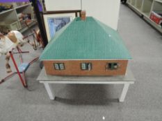 Vintage Dolls House modelled as a Bungalow, having lift up roof, tin plate windows and having six
