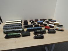 00 Gauge Collection, Hornby 4-6-2 LNER Loco & Tender Flying Scotsman 4472, 4-6-0 NE Loco & Tender