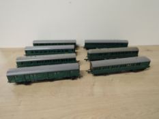 Tri-ang Railways 00 Gauge, Southern Railways Two Car DMU S1057S with Five Carriages, S4718S, S2355S,
