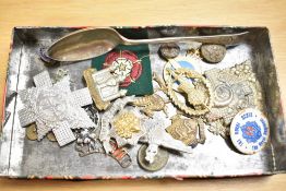 Military buttons and badges including Cyprus Regiment, Parachute Regiment, The Cambridgeshire