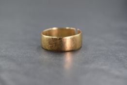 A gent's 9ct gold wedding band of plain form, loop split, size approx T & 3.9g