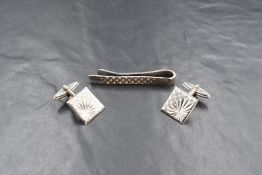A gent's silver cufflink and tie slide set, all having star burst cut decoration, approx 14.5g