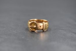 An 18ct gold buckle band ring of traditional form, size M & 4.6g