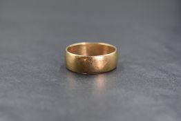 A 9ct gold wedding band of plain form, size R/S & approx 4.5g