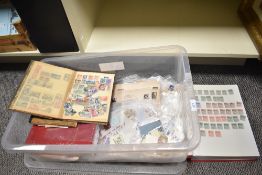 WORLDWIDE - STAMPS IN PACKETS + 3 STOCKBOOKS (64p) ONE UNUSED OTHERS LIGHTLY - Tub with worldwide