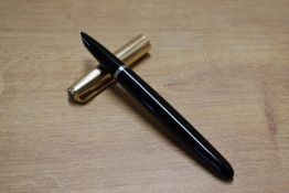 A Parker 51 aerometric fill fountain pen in Black with Rolled Gold converging lines cap. Circa 1960