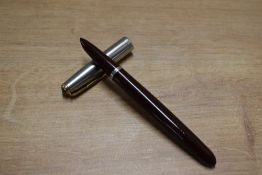A Parker 51 vacumatic fill fountain pen in Cordovan Brown with lustraloy cap having gilt blue