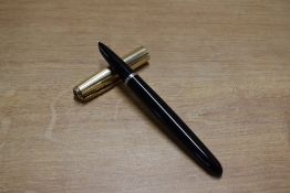 A Parker 51 aerometric fill fountain pen in Black with Rolled Gold converging lines cap. Circa 1955