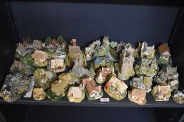 A selection of twenty eight Lilliput Lane models to include 'The Old Dog and Bone', 'Vine Cottage'