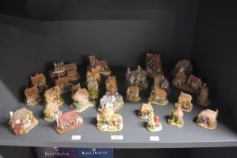 A large selection of thirty Lilliput Lane models to include 'Acorn Cottage', 'Rose Bouquet' and '
