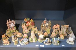 A selection of twenty nine Lilliput Lane models to include limited edition 'Reflections of Jade'