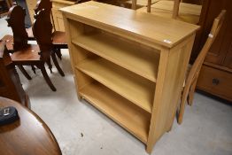 A modern Corndell Nimbus range light oak finish bookshelf, dimensions approx. W97 D94 H33 (stained