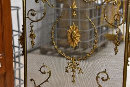 A Victorian brass fire screen/guard, width approx. 52cm