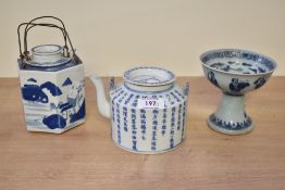 Three mid 19th to early 20th-century Chinese blue and white ceramicware, to include a porcelain '