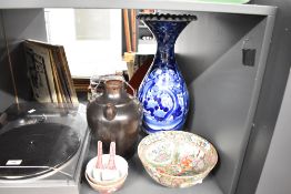 A quantity of 20th-century Chinese porcelain tableware, to include a pair of porcelain Mun Shou