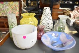 A quantity of 20th-century studio glass ware, to include a Swedish Kosta Boda 'Rainbow' bowl