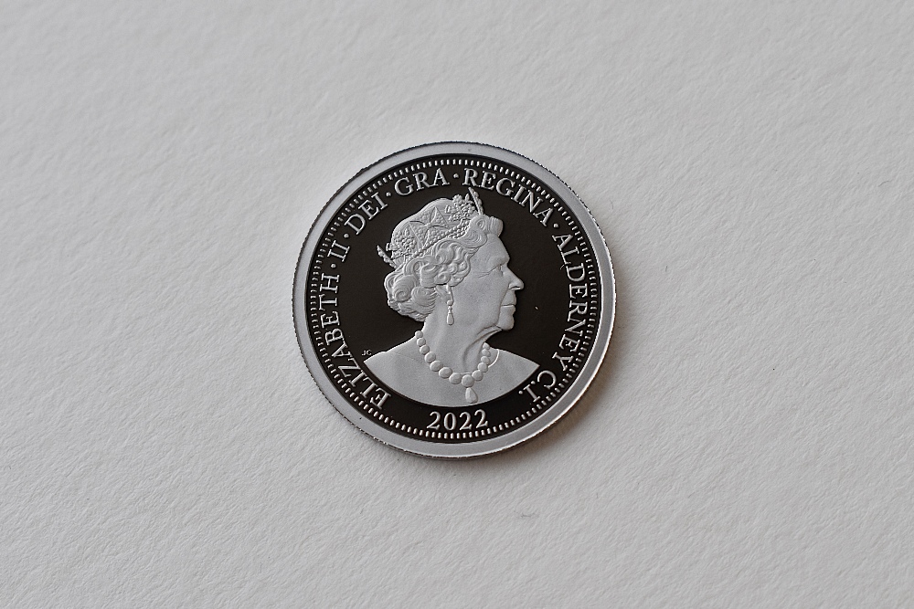 A Queen Elizabeth II 2022 Platinum Proof Sovereign, Issued Alderney, Obv Elizabeth II, Rev