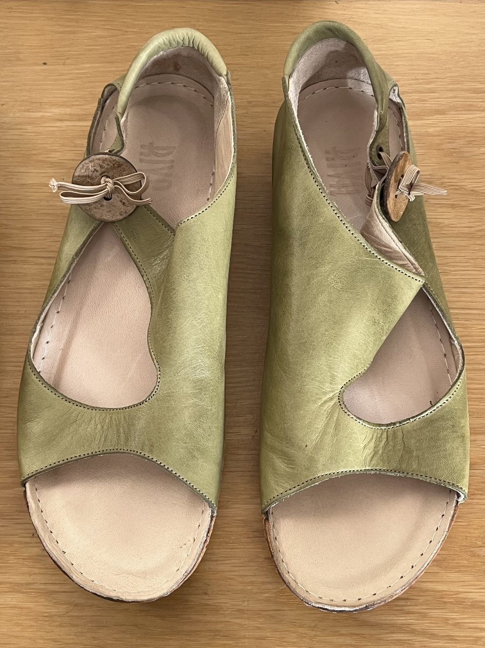 Three pairs of vintage ladies sandals and a pair of tan open heeled brogues, to include vintage - Image 4 of 6