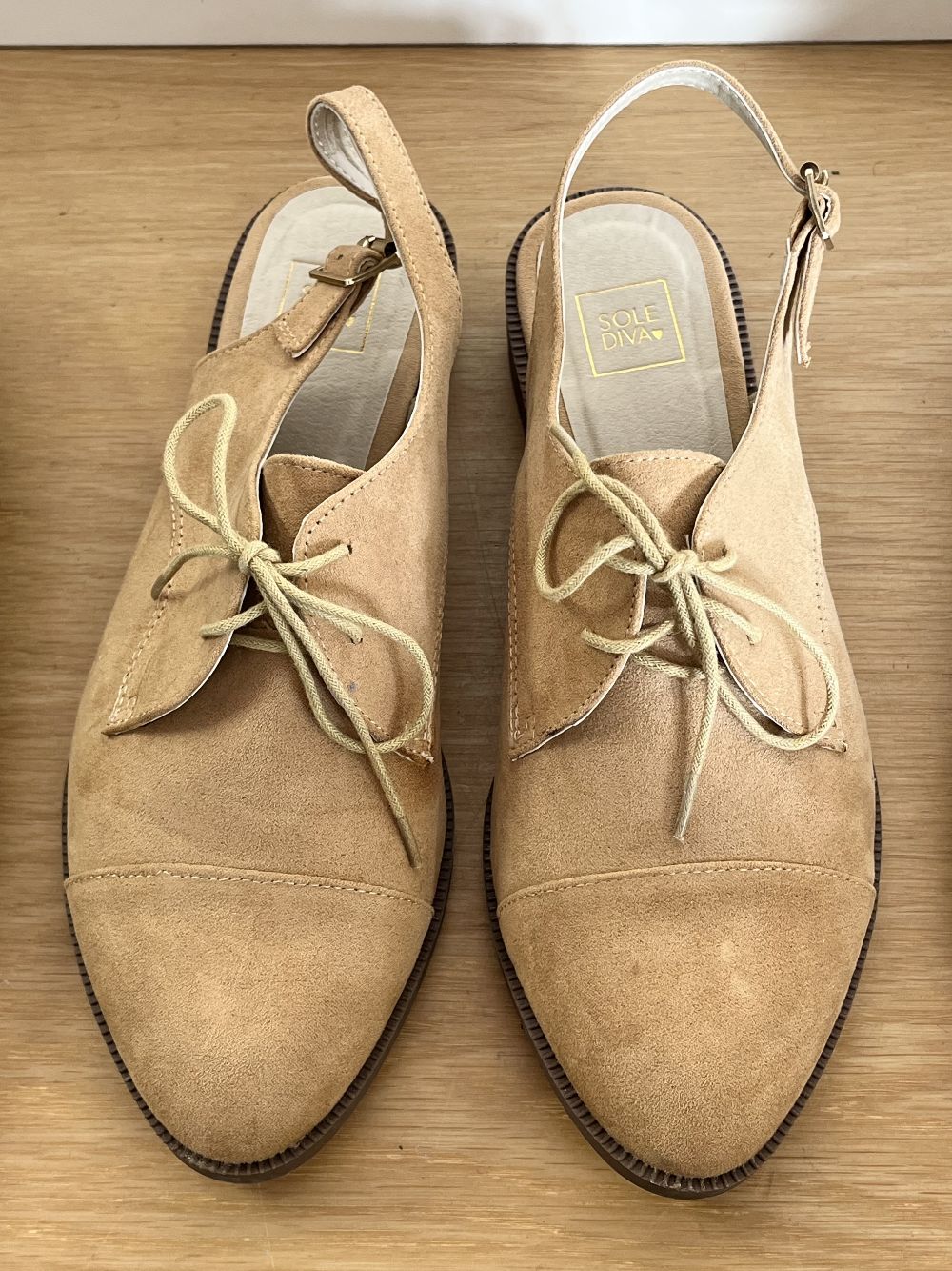 Three pairs of vintage ladies sandals and a pair of tan open heeled brogues, to include vintage - Image 5 of 6