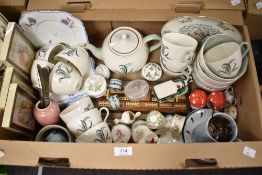 A Copeland Spode 'Olympus' part tea service to include cups, bowls and a teapot (16), a Royal