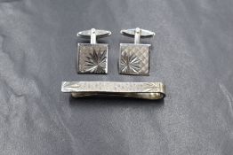 A gent's silver cufflink and tie slide set, all having star burst cut decoration, approx 14.5g