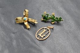 A 14ct gold enamelled lizard brooch, the small lizard brooch having green enamelled body with 'J.