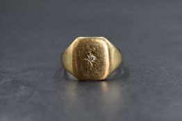 A gent's 9ct gold signet ring having a diamond chip inset in star burst mount, size S & 4.3g
