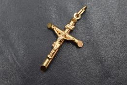 A 9ct gold crucifix pendant of traditional form, approx 40mm long inc loop & 1.6g