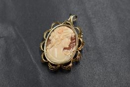 A 9ct gold mounted cameo brooch/pendant, the bezel set cameo depicting a maiden in profile in a
