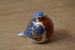 A Royal Crown Derby Robin paperweight, featuring Imari style decoration and a silver coloured