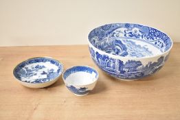 A 19th-century Copeland Spode 'Italian' earthernware bowl, featuring blue and white transferware