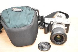 A Minolta Dynax 4 with Minolta AF Zoom 28-100mm 1:3,5-5,6 lens in a soft camera bag