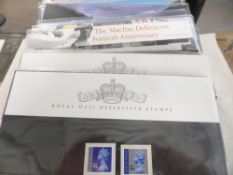 GB PRESENTATION PACKS, COLLECTION OF APX 35, FACE ?190+ Bundle of apx 35 presentation packs with