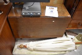 A Georgian oak double gateleg dining table, approx width 107cm, extended length 152cm