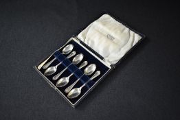 A cased set of six George V silver teaspoons, having thread and shell decoration, marks for