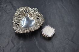 An Edwardian silver dish, having a decorative scroll rim with pierced diaper walls, marks for
