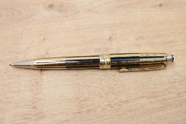 A Montblanc Meisterstuck Solitaire ballpoint pen (XY2006108) in gold plate over black (plate is in
