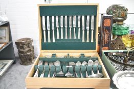A 20th-century Cooper Ludlam of Sheffield wooden cutlery canteen, to include knives, forks, and