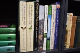 Gardens and Gardening. Modern monographs. (8)