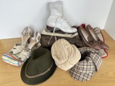 Assorted vintage accessories to include two pairs of ladies heeled shoes, a taupe mesh court size